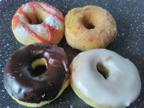 Die vier veganen Donuts